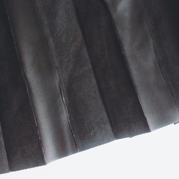 NWT Black Faux Leather pleated skirt - Picture 7 of 8